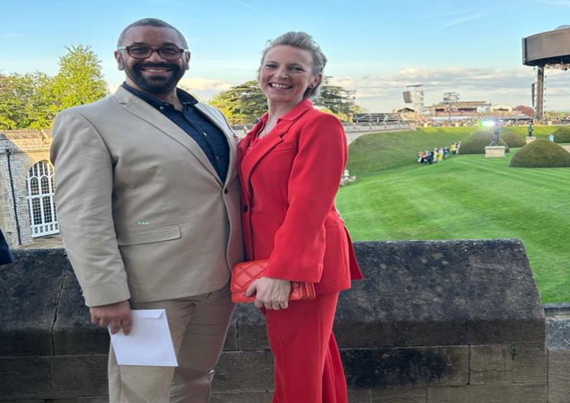 ब्रिटिश विदेश मंत्री जेम्स क्लेवरली और चीनी विदेश मंत्री वांग यी के बीच हुई वार्ता