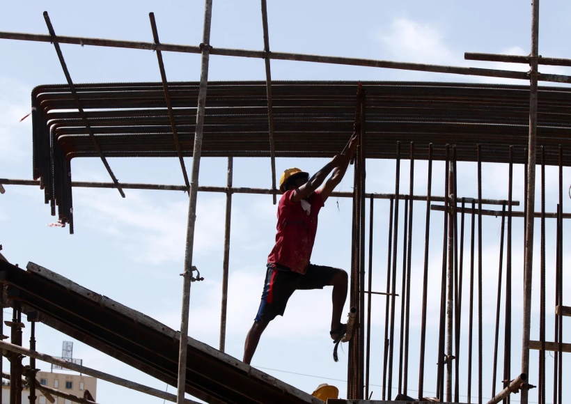 ग्रेटर नोएडा में 80 फीट की ऊँचाई नीचे गिरी लिफ्ट