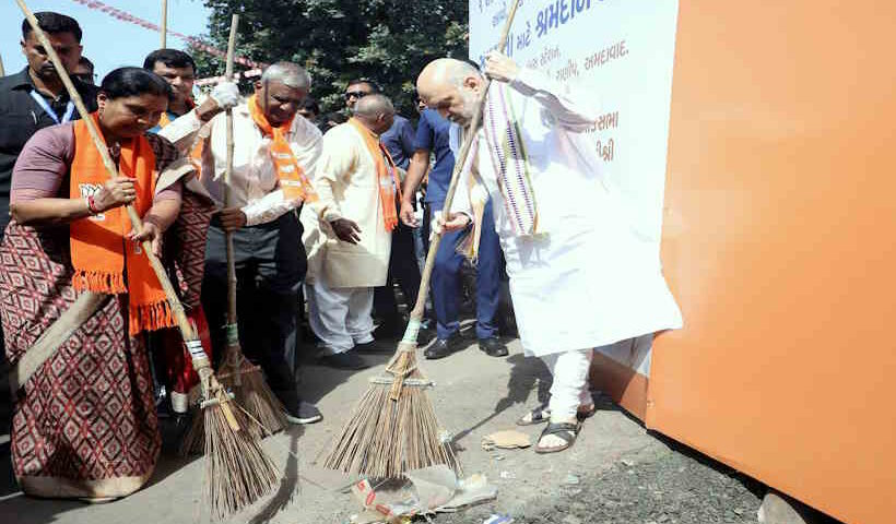 cleanliness drive (pic credit AmitShah "X" )