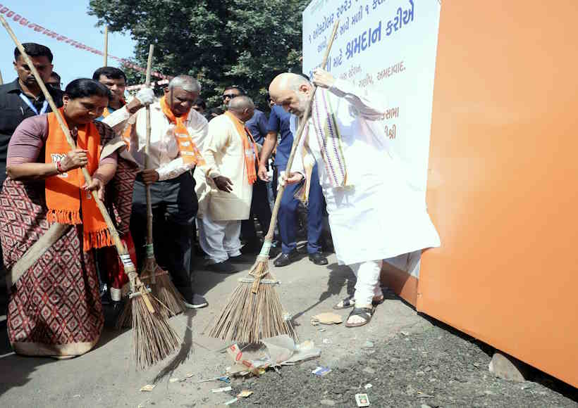 cleanliness drive (pic credit AmitShah "X" )