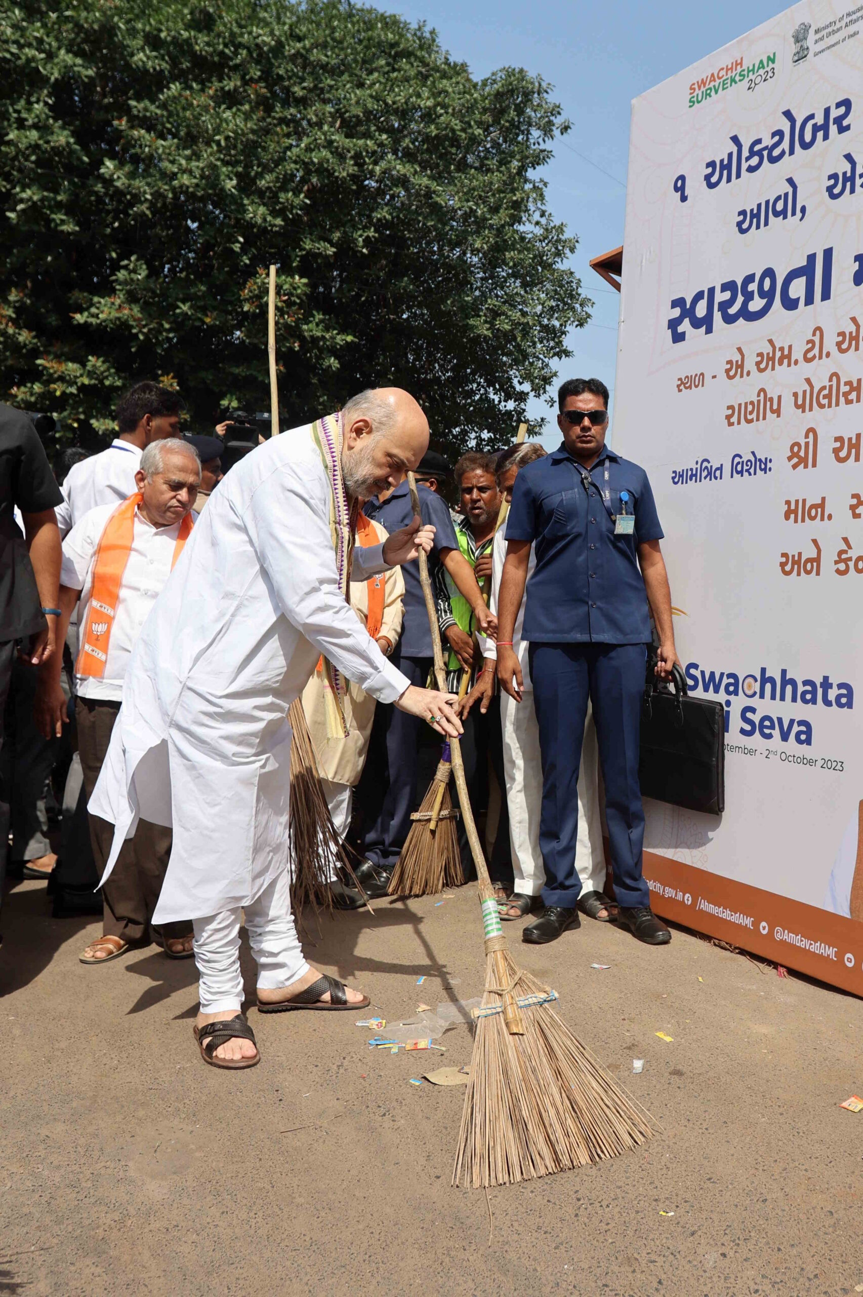 cleanliness drive (pic credit AmitShah "X" )