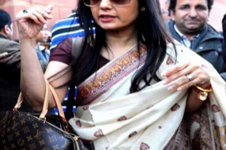 महुआ मोइत्रा