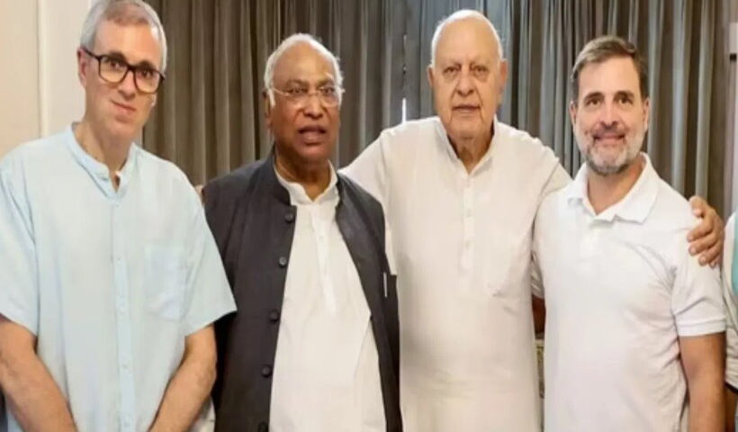 उमर अब्दुल्ला, मल्किकार्जुन खरगे, फारूक अब्दुल्ला और राहुल गांधी (तस्वीर क्रेडिट@TV9Bharatvarsh)