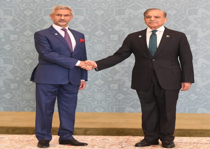 पाकिस्तान के प्रधानमंत्री शहबाज शरीफ और भारत के विदेश मंत्री एस.जयशंकर (तस्वीर क्रेडिट@ndtvindia)