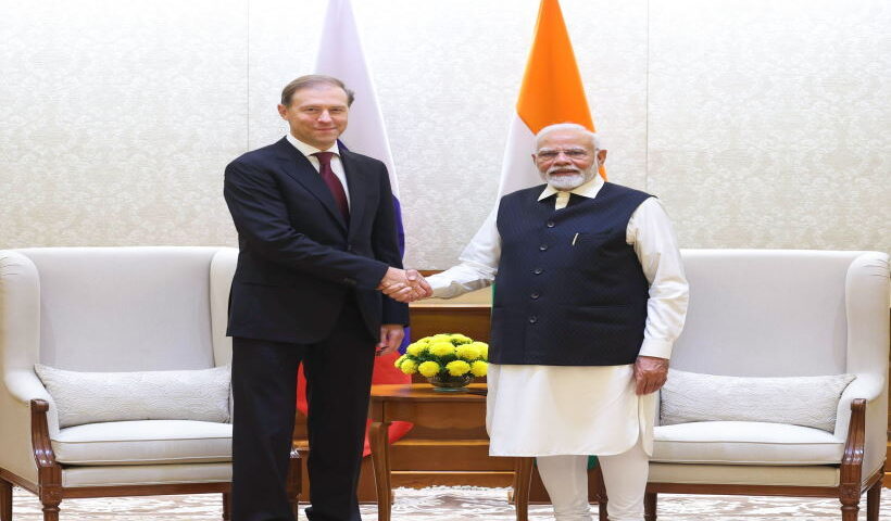 रूस के प्रथम उप प्रधानमंत्री डेनिस मंटुरोव और पीएम नरेंद्र मोदी (तस्वीर क्रेडिट@NavbharatTimes)