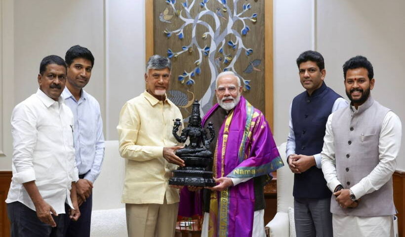 एन.चंद्रबाबू नायडू और प्रधानमंत्री नरेंद्र मोदी (तस्वीर क्रेडिट@sengarlive)