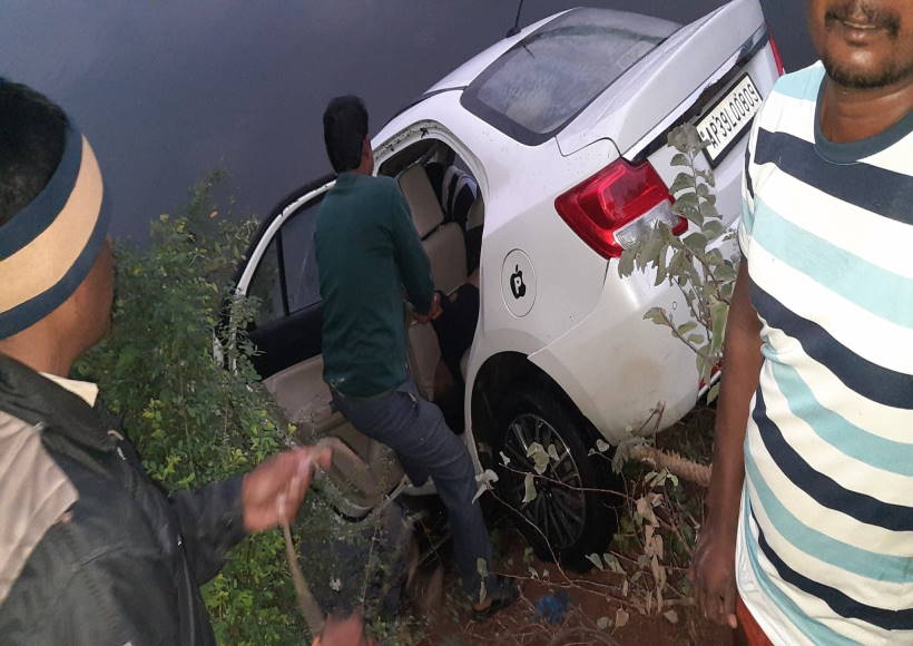 कार दुर्घटना (तस्वीर क्रेडिट@NeelimaEaty)