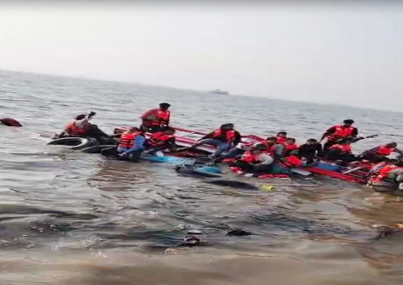 मुंबई बोट हादसा (तस्वीर क्रेडिट@PurneaGallery)