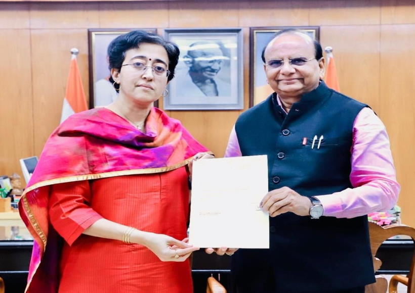 दिल्ली की मुख्यमंत्री आतिशी ने मुख्यमंत्री पद से दिया इस्तीफा (तस्वीर क्रेडिट@MayankUpqdhyay)