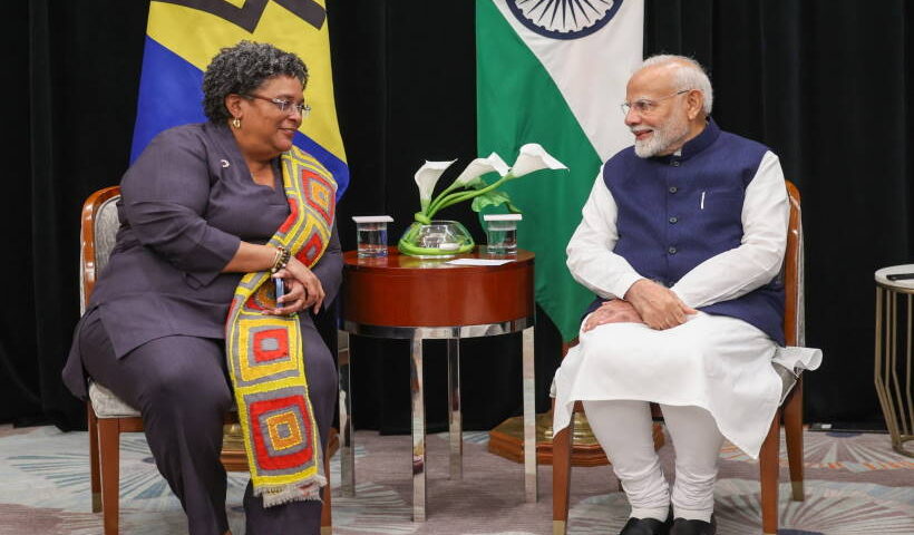 प्रधानमंत्री नरेंद्र मोदी,बारबाडोस की राष्ट्रपति डेम सैंड्रा मेसन (तस्वीर क्रेडिट@pushkardhami)