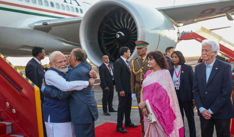 प्रधानमंत्री नरेंद्र मोदी,मॉरीशस के प्रधानमंत्री नवीनचंद्र रामगुलाम (तस्वीर क्रेडिट@YogendraGohilYK)