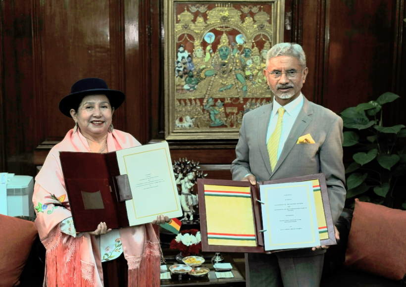बोलीविया की विदेश मंत्री सेलिंडा सोसा लुंडा और विदेश मंत्री एस. जयशंकर (तस्वीर क्रेडिट@AIRNewsHindi)