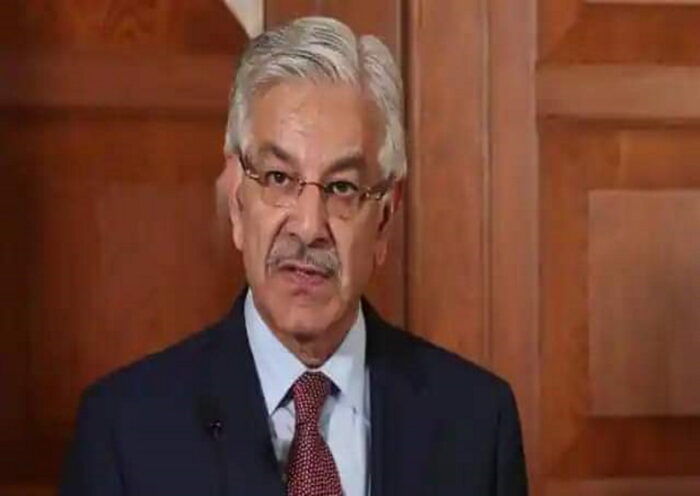 पाकिस्तान के रक्षा मंत्री ख्वाजा आसिफ (तस्वीर क्रेडिट@ajaychauhan41)