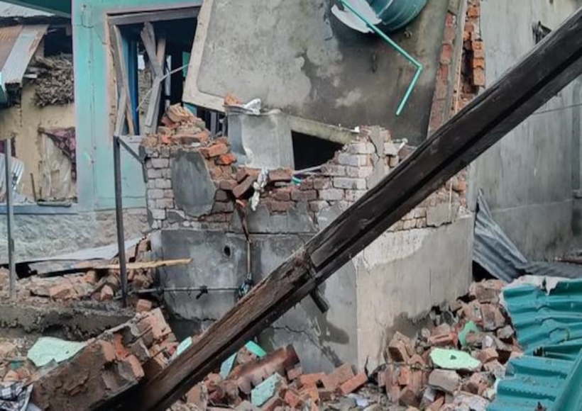 घर विस्फोट में नष्ट