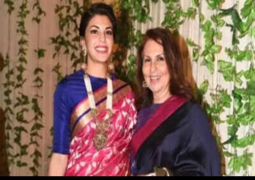 जैकलीन फर्नांडिस अपनी माँ किम फर्नांडिस के साथ (तस्वीर क्रेडिट@VeereshKum9526)