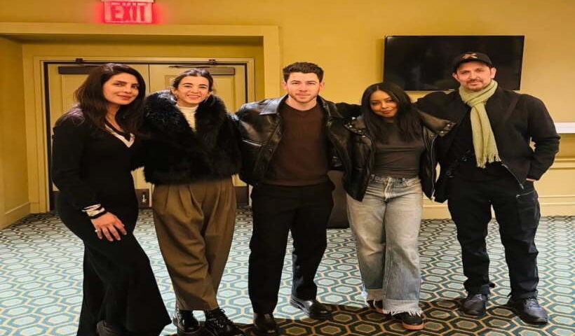 ऋतिक रोशन,निक जोनास,सबा आजाद,अभिनेत्री प्रियंका चोपड़ा जोनास,अभिनेत्री एड्रिएन वॉरेन (तस्वीर क्रेडिट@iFaridoon)