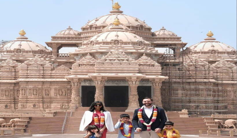 अमेरिकी उपराष्ट्रपति जेडी वेंस अपने परिवार के साथ (तस्वीर क्रेडिट@ITarunRathi)