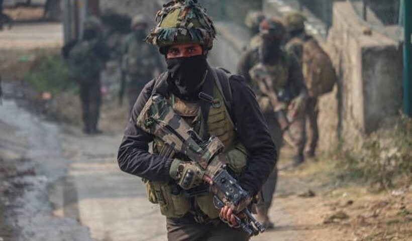 भारतीय सेना का जवान (तस्वीर क्रेडिट@frontline00)