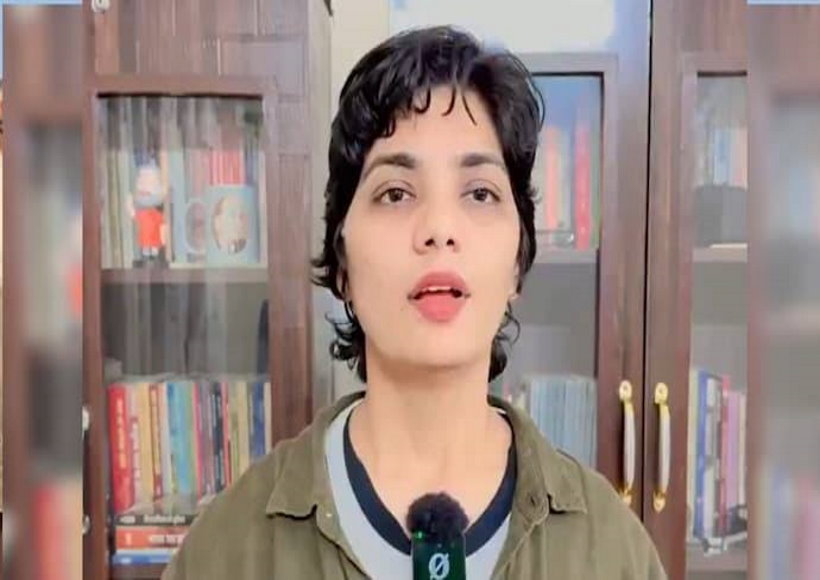 लोक गायिका नेहा सिंह राठौर (तस्वीर क्रेडिट@wallofaditya)