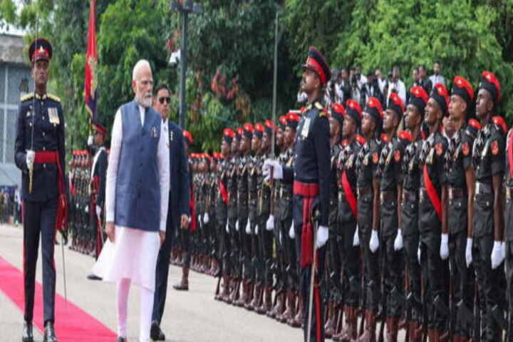 प्रधानमंत्री नरेंद्र मोदी 6 साल बाद पहुँचे श्रीलंका दौरे पर (तस्वीर क्रेडिट@MyGovHindi)