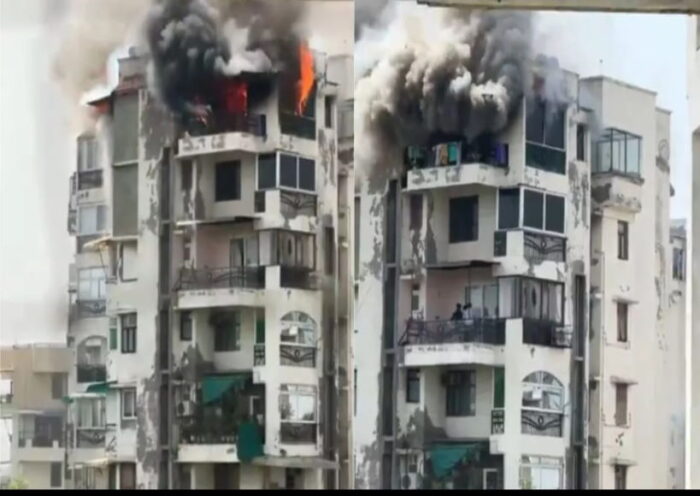 दिल्ली में द्वारका स्थित ‘शब्द अपार्टमेंट’ में लगी भीषण आग (तस्वीर क्रेडिट@Royal_atul_rana)