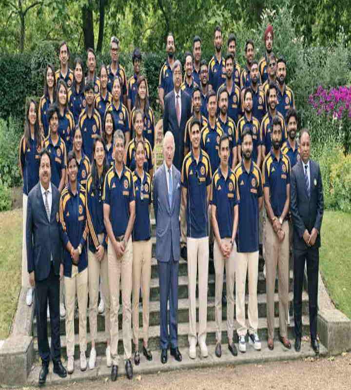 किंग चार्ल्स तृतीय के साथ भारतीय पुरुष और महिला क्रिकेट टीम (तस्वीर क्रेडिट@Dubeyjilive)