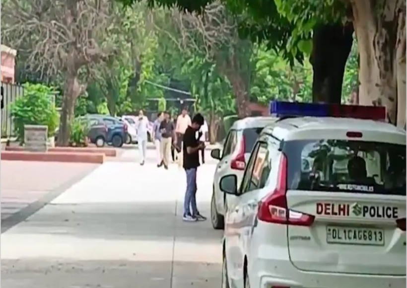 दिल्ली के कई स्कूलों को फिर मिली बम से उड़ाने की धमकी (तस्वीर क्रेडिट@VikasTi199)