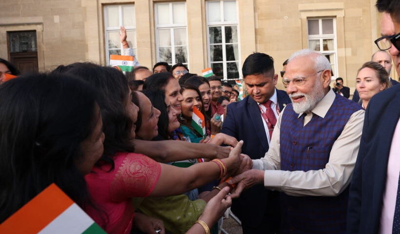 प्रधानमंत्री मोदी लंदन पहुँचे (तस्वीर क्रेडिट@Mulubhai_Bera)
