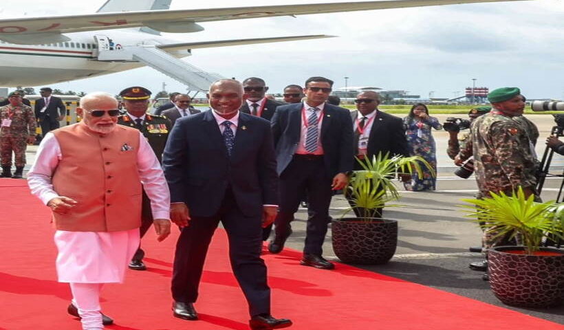 मालदीव पहुँचे प्रधानमंत्री नरेंद्र मोदी (तस्वीर क्रेडिट@rajeshbhatiabjp)