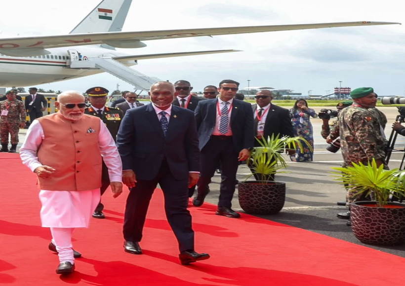 मालदीव पहुँचे प्रधानमंत्री नरेंद्र मोदी (तस्वीर क्रेडिट@rajeshbhatiabjp)