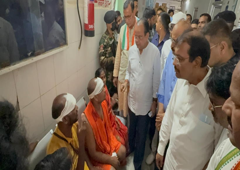 देवघर सड़क हादसा (तस्वीर क्रेडिट@IrfanAnsariMLA)