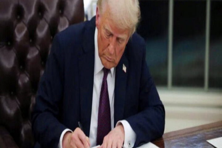 अमेरिकी राष्ट्रपति डोनाल्ड ट्रंप (तस्वीर क्रेडिट@Arya909050)