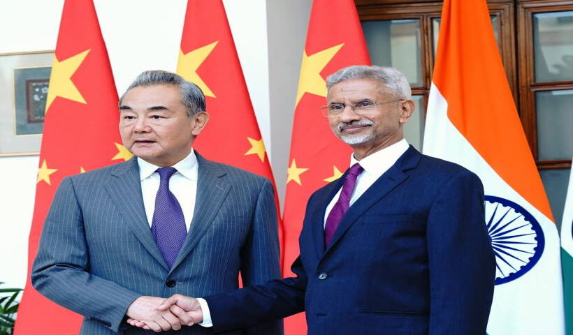चीनी विदेश मंत्री वांग यी और भारत के विदेश मंत्री डॉ. एस जयशंकर (तस्वीर क्रेडिट@utkarshc117)