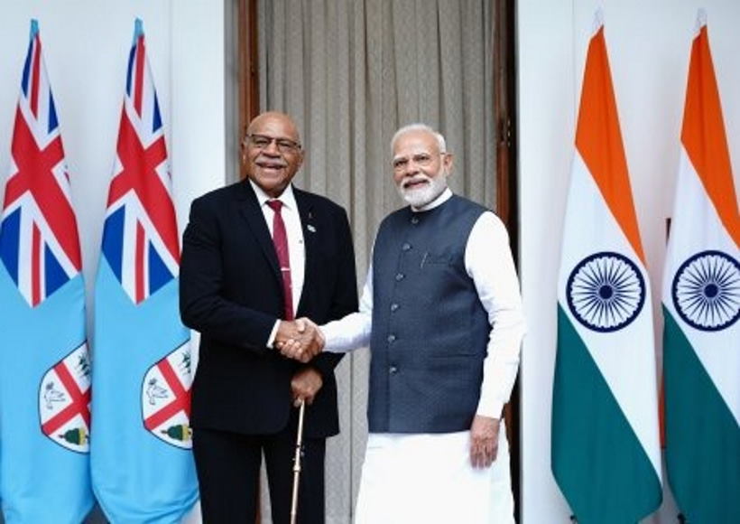 फिजी के प्रधानमंत्री सिटिवेनी लिगामामादा राबुका और प्रधानमंत्री नरेंद्र मोदी (तस्वीर क्रेडिट@lokpahal)