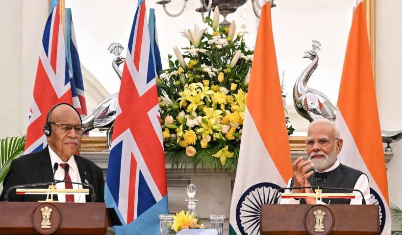 भारत के प्रधानमंत्री नरेंद्र मोदी और फिजी के प्रधानमंत्री सितिवेनी राबुका (तस्वीर क्रेडिट@narendramodi)