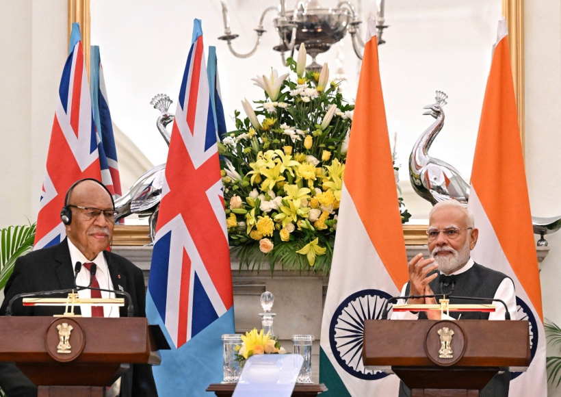 भारत के प्रधानमंत्री नरेंद्र मोदी और फिजी के प्रधानमंत्री सितिवेनी राबुका (तस्वीर क्रेडिट@narendramodi)