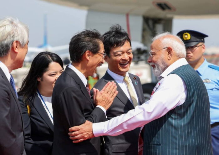 जापान पहुँचे प्रधानमंत्री नरेंद्र मोदी (तस्वीर क्रेडिट@daddanmishra)