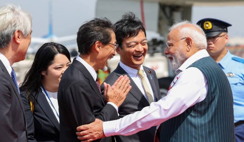 जापान पहुँचे प्रधानमंत्री नरेंद्र मोदी (तस्वीर क्रेडिट@daddanmishra)