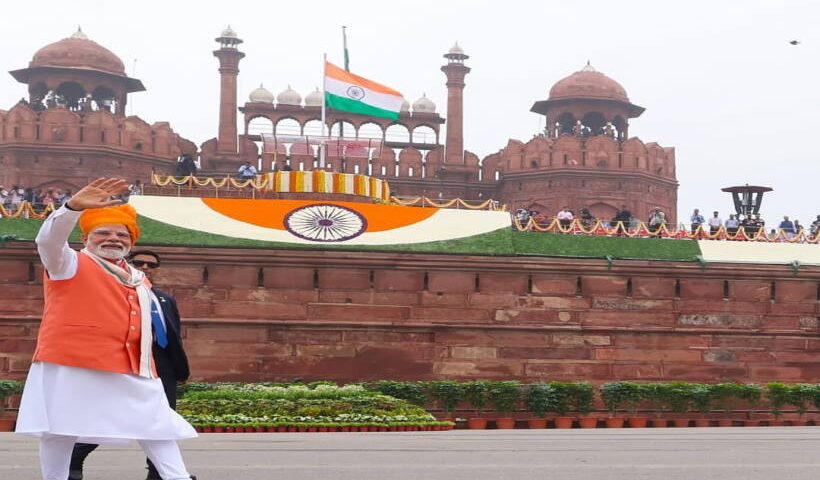 प्रधानमंत्री नरेंद्र मोदी