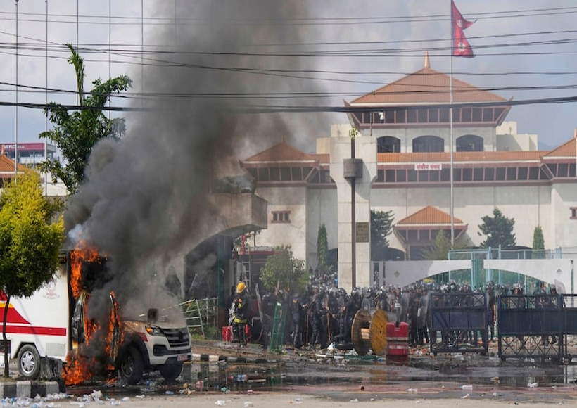 नेपाल में सोशल मीडिया बैन पर भड़का जनविरोध (तस्वीर क्रेडिट@yadav_pranshu00)