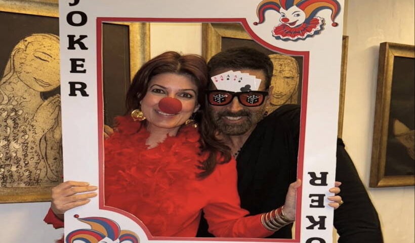 ट्विंकल खन्ना और अक्षय कुमार(तस्वीर क्रेडिट@Akkian_Emine87)