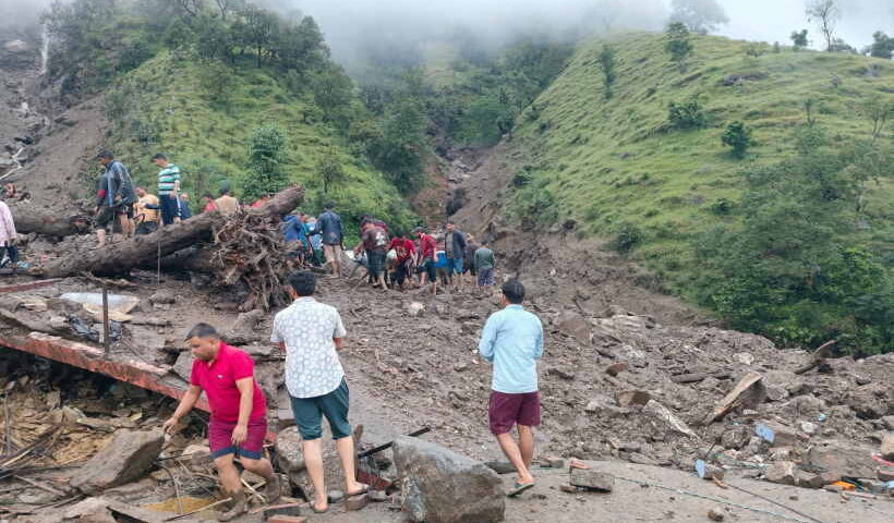उत्तराखंड के चमोली में बादल फटने से मची तबाही (तस्वीर क्रेडिट@VCUKofficial)