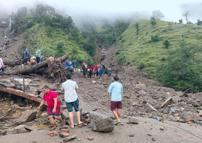 उत्तराखंड के चमोली में बादल फटने से मची तबाही (तस्वीर क्रेडिट@VCUKofficial)