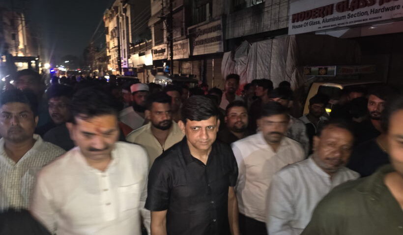 इंदौर में विजय नगर की व्यावसायिक इमारत ढहने से 14 घायल (तस्वीर क्रेडिट@advpushyamitra)