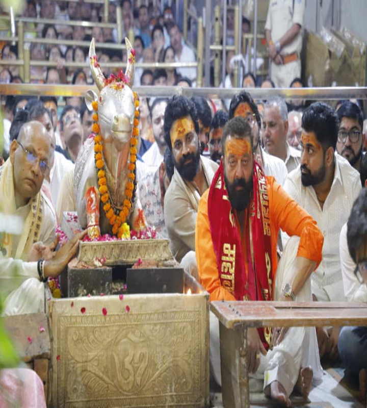 संजय दत्त ने उज्जैन के महाकालेश्वर मंदिर में किए दर्शन (तस्वीर क्रेडिट@HsnewsBharat)