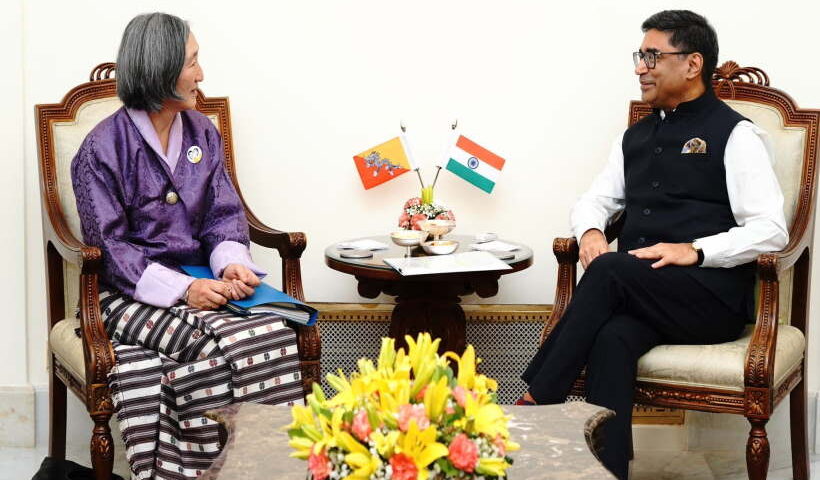 भूटान के विदेश सचिव ओम पेमा चोडेन और विदेश सचिव विक्रम मिस्री (तस्वीर क्रेडिट@AIRNewsHindi)