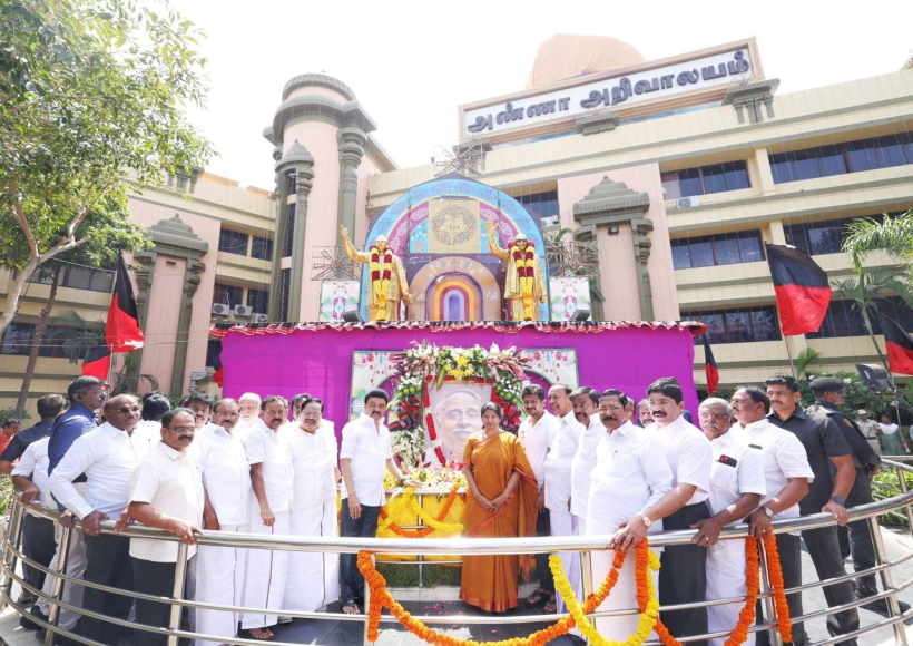 अन्नादुरई की जयंती पर मुख्यमंत्री स्टालिन ने एआई-वीडियो साझा कर दी श्रद्धांजलि (तस्वीर क्रेडिट@KanimozhiDMK)