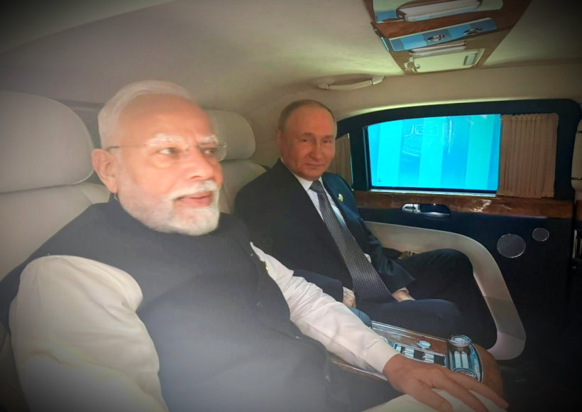 एससीओ शिखर सम्मेलन में मोदी-पुतिन की नजदीकी (तस्वीर क्रेडिट@navalkant)