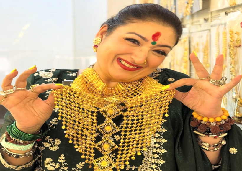 बॉलीवुड अभिनेता गोविंदा की पत्नी सुनीता अहूजा (तस्वीर क्रेडिट@Buzzzookaprime)