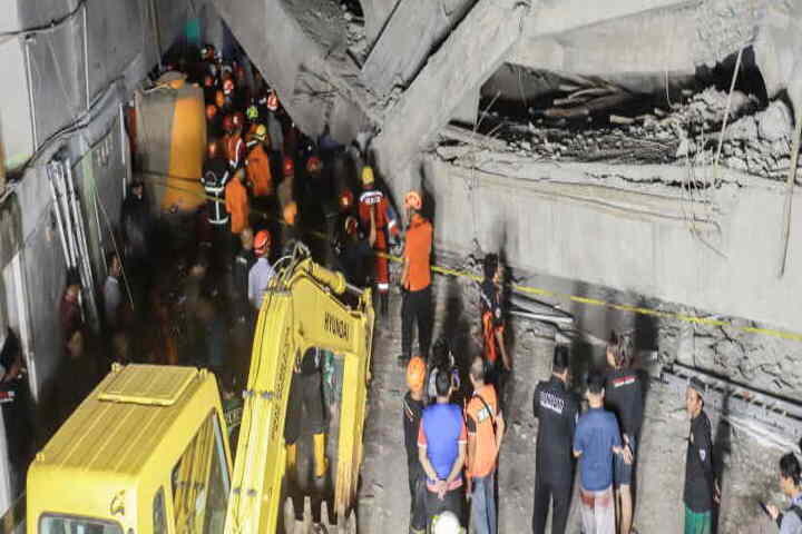 इंडोनेशिया के सिदोअर्जो में स्कूल इमारत ढहने से तबाही (तस्वीर क्रेडिट@ChinaDaily)